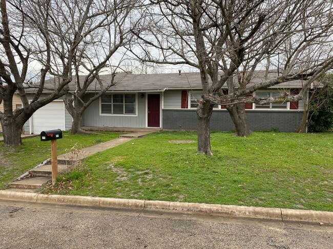 Building Photo - 211 N Avenue T Rental