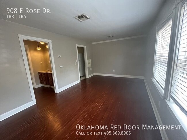 Photo - 908 E Rose Dr