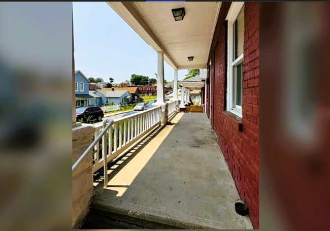 Photo - 530 Tauromee Ave