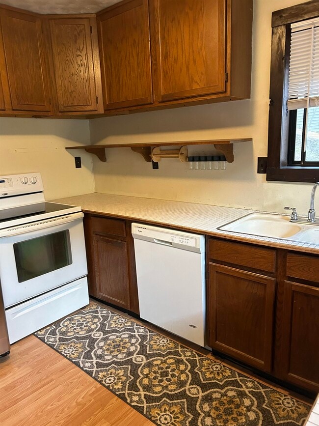 Photo - 213 Spotswood Ln