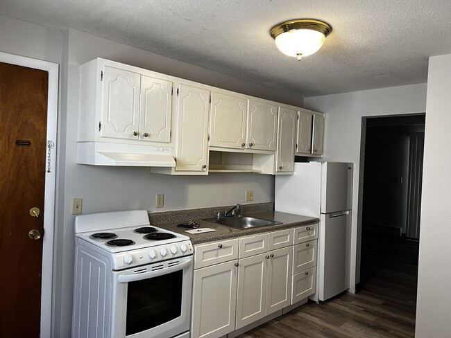 Building Photo - 17 Cross St Unit 10