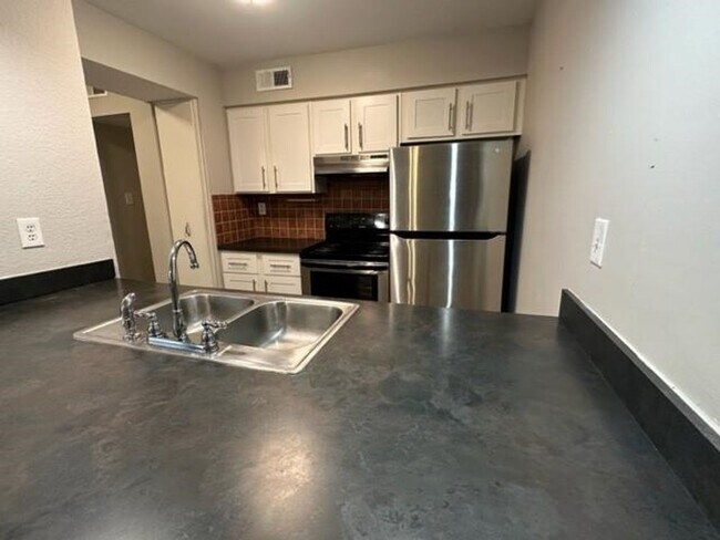 1710 Kirby Pkwy Unidad Whispering Oaks #2 6687