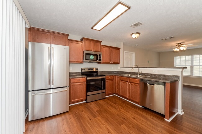 Photo - 925 Birchmill Point S