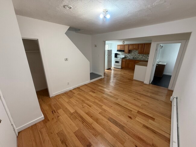 Building Photo - 509 Medford St Unit 2