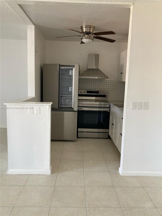 Photo - 157 Fanshaw D Unit 157
