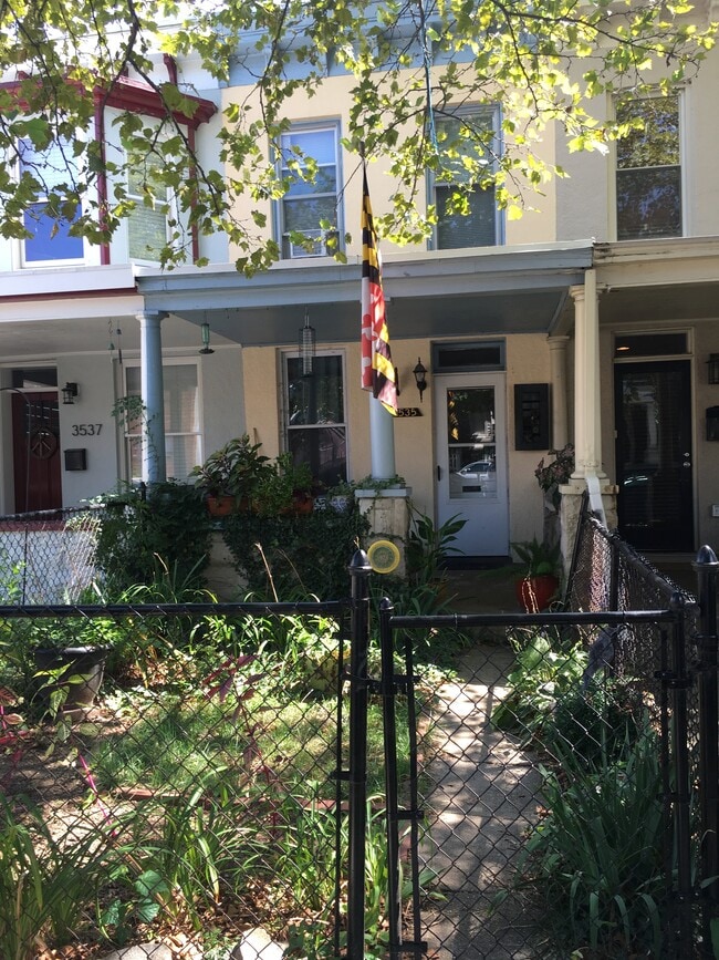 Building Photo - 3535 Hickory Ave