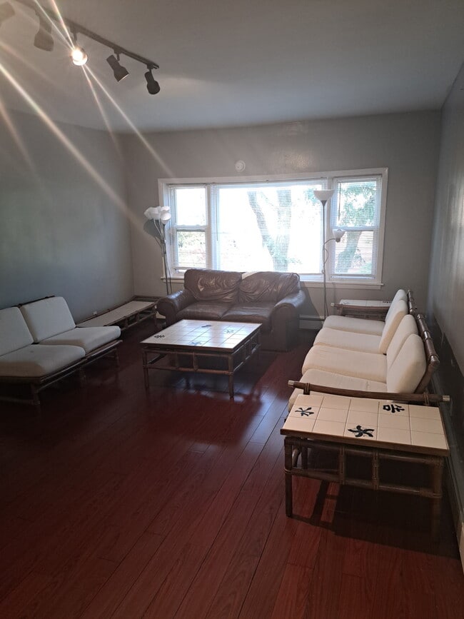Photo - 712 S Carpenter St Unit 3 Front