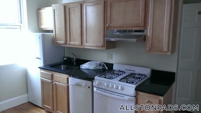 Building Photo - 1197 Commonwealth Ave Rental