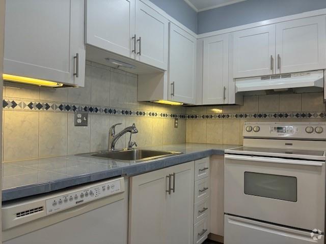 Building Photo - 2831 Somerset Dr Unit 106 Rental