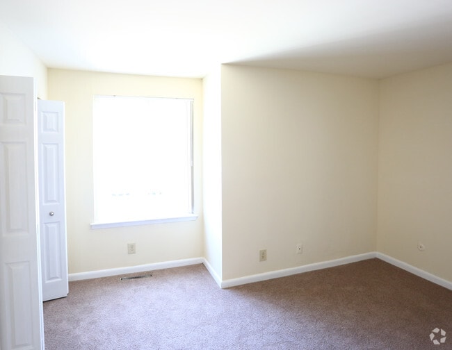 Colonial Crest Apartments