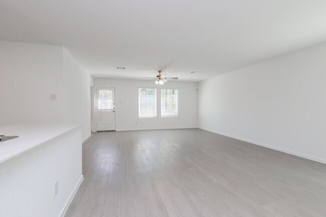 Photo - 16002 Tallis Dr