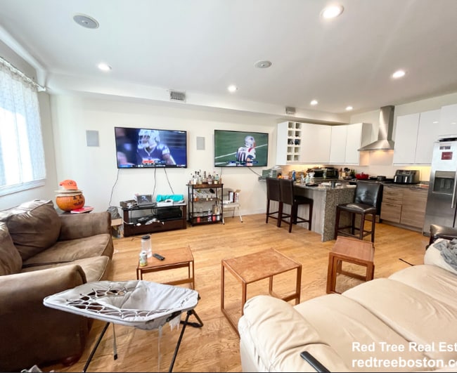 Photo - 275 Dorchester St Unit 1