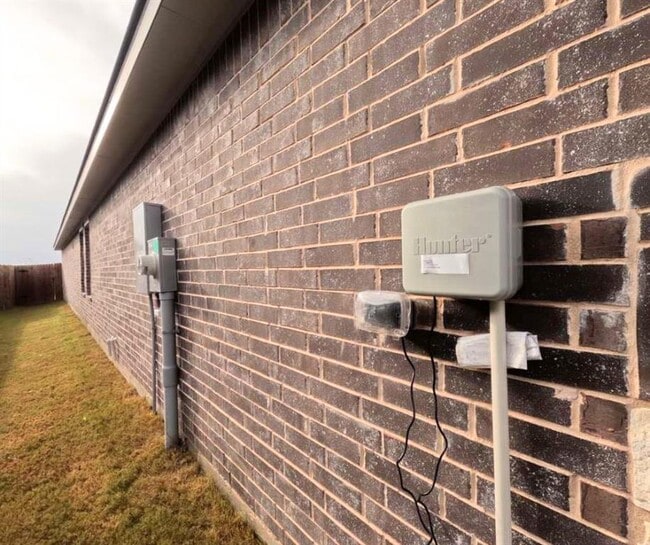 Photo - 424 NEW ALBANY Ln