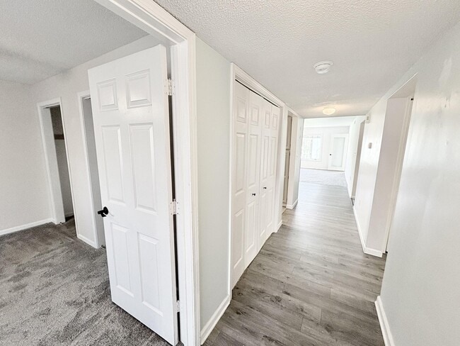 Photo - 103 Northlake Dr