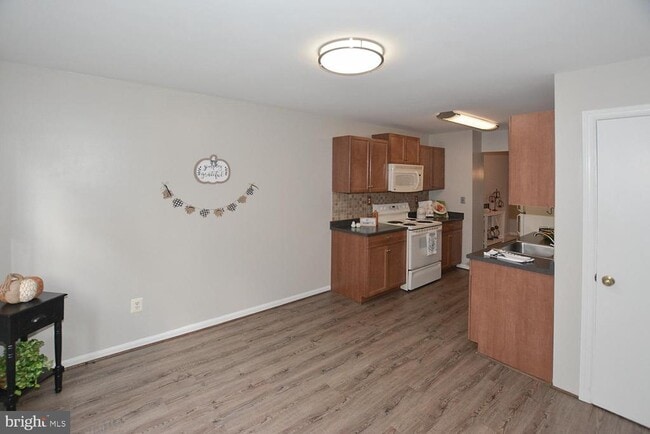 Photo - 8323 Stationhouse Ct