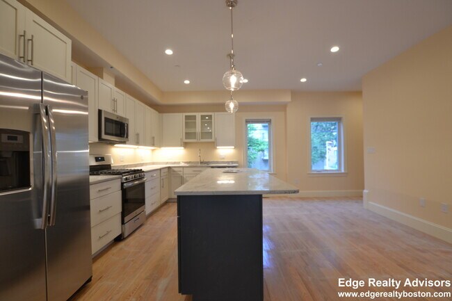 Photo - 135 Tremont St Unit 1