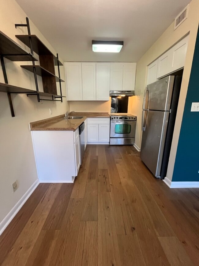 Photo - 1900 Richard Jones Rd Unidad A104