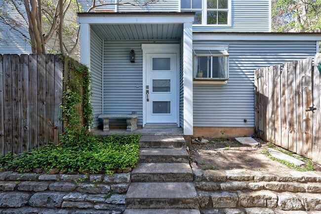 Photo - 6821 Old Quarry Ln