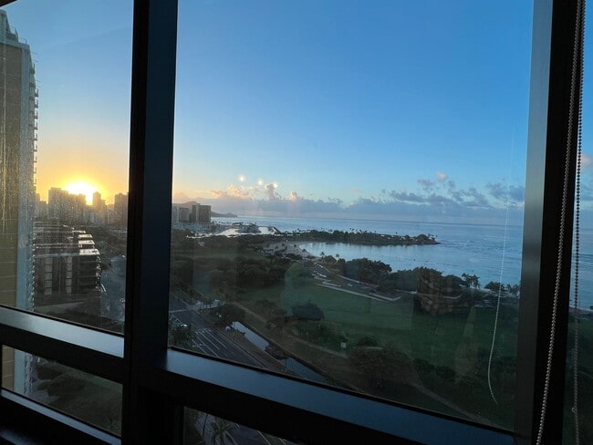 Building Photo - Luxury Unfurnished 2BR/2BA at Nauru Tower ... Unit 1905