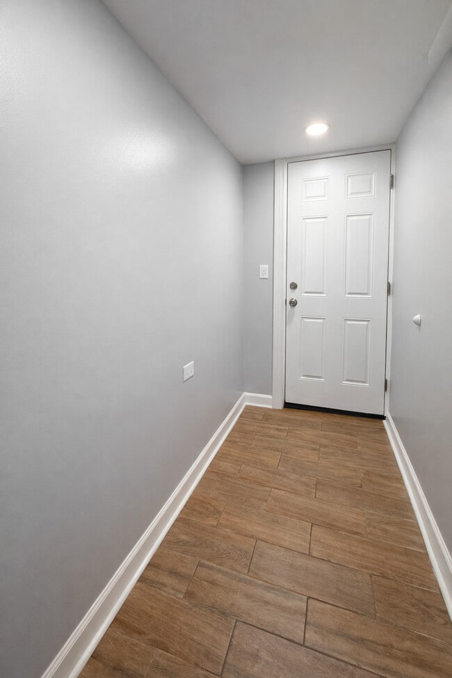 Photo - 5518 W Melrose St Unit G