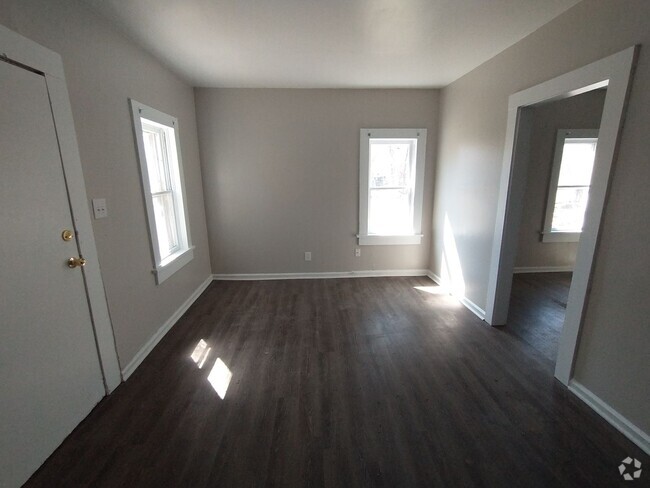 Building Photo - $550- 1 bed 1 bath - Duplex located in the... Unit 407 N. Clayton - A Rental