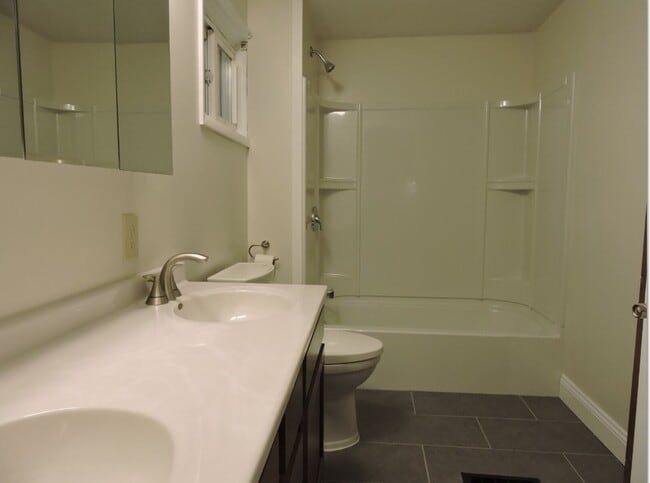 Photo - 202 Cayuga St