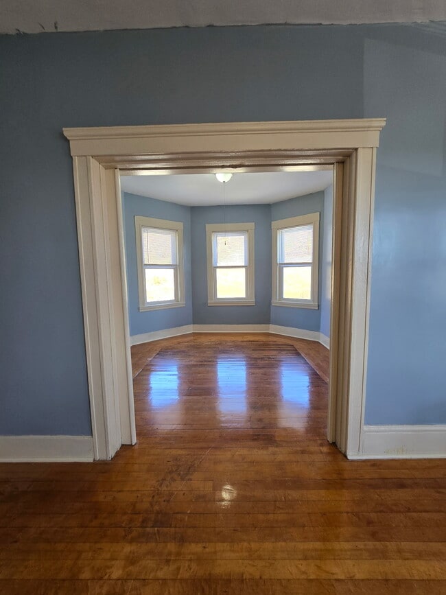 Building Photo - 266 Belmont St Unit Third Floor