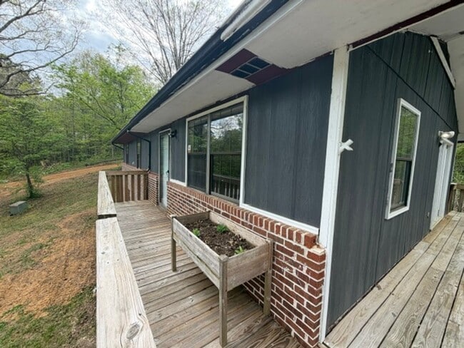 Photo - Lenoir City 37771 - 3 bedroom, 2 bath home - Contact Tara Hayes (865) 242-8010