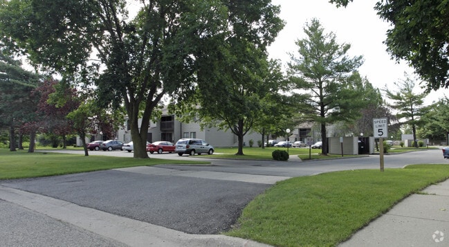 Janesville Commons/Neenah Court