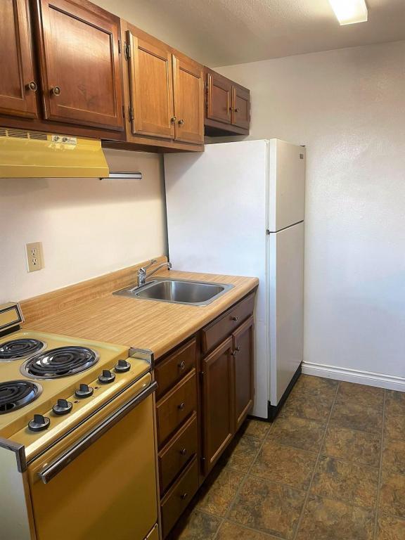 Photo - 2213 Lathrop St