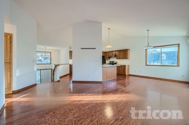 Photo - 446 9th St SW