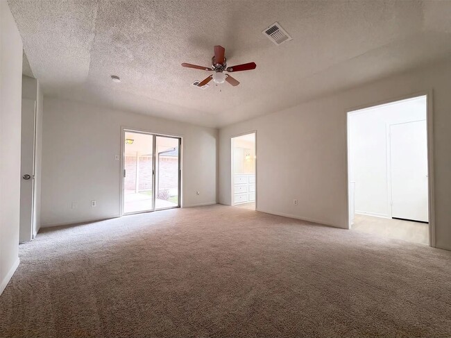 4042 Greenbriar Dr