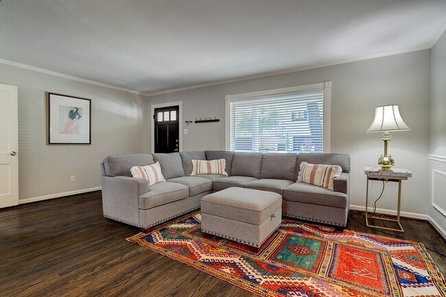 Photo - 2619 Eastgrove Ln