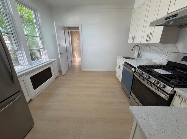 Photo - 16501 Union Tpke Unit Duplex in Fresh Meadows!