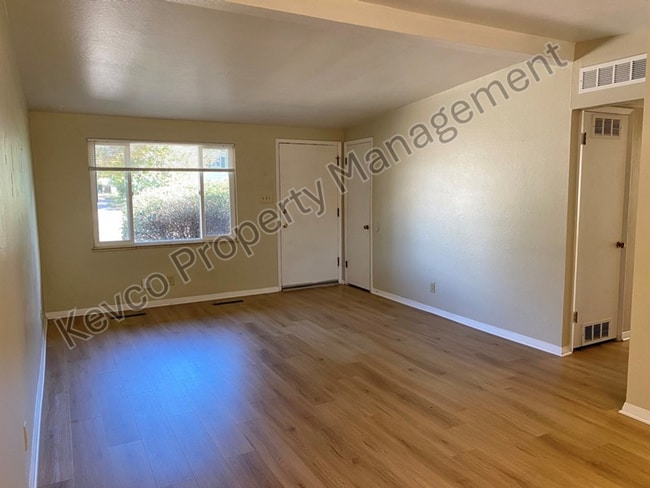 Photo - 711 W Prospect Rd