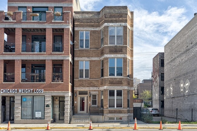 Building Photo - 2717 N Halsted St Rental