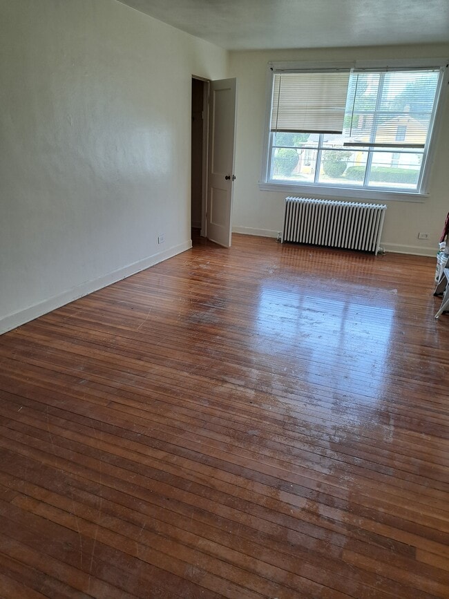 Photo - 415 N Sheridan Rd