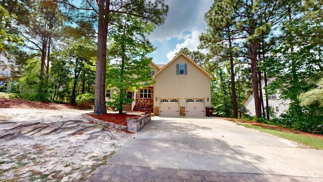 Building Photo - Large 5 Bedroom with Large Fenced in Back ... Rental