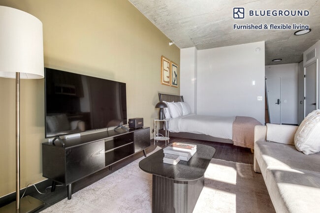 Photo - 150 N Ashland Ave Unidad FL7-ID1057