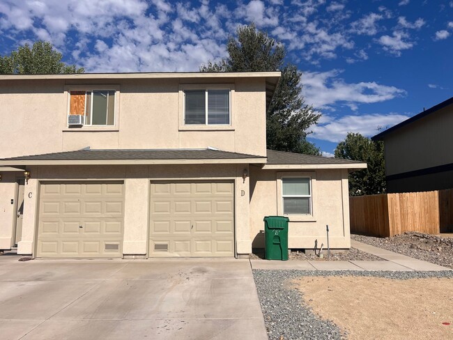 Building Photo - 725 Starlite Dr Unit D