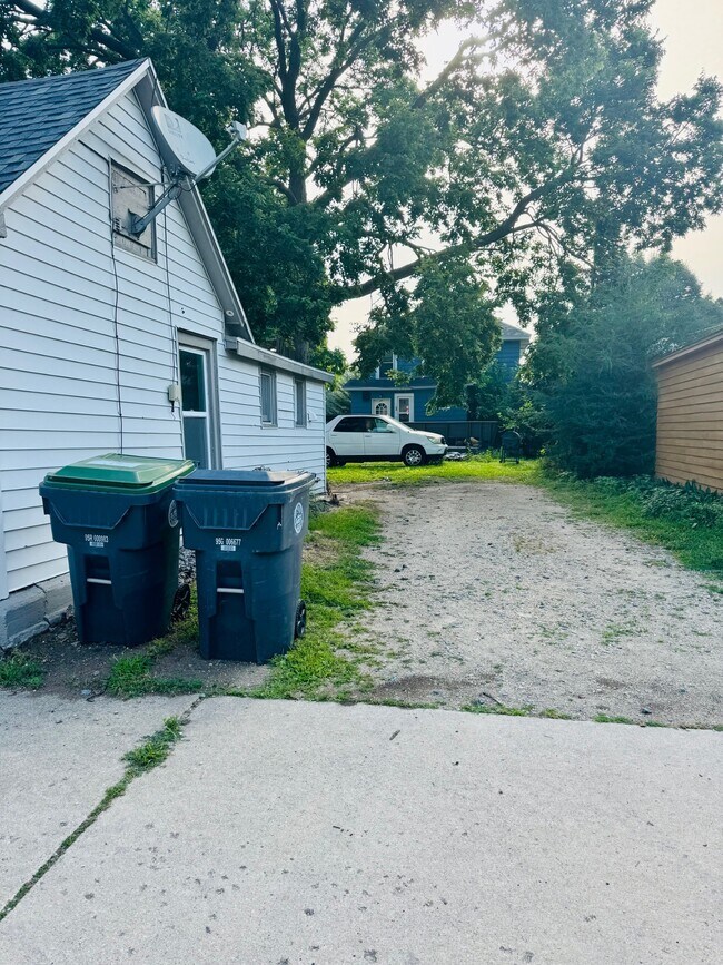 Photo - 1220 Moore St