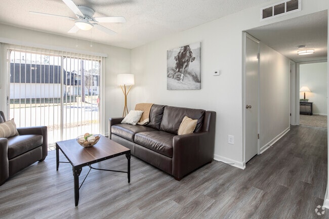 2BR, 1.5BA 845 SF