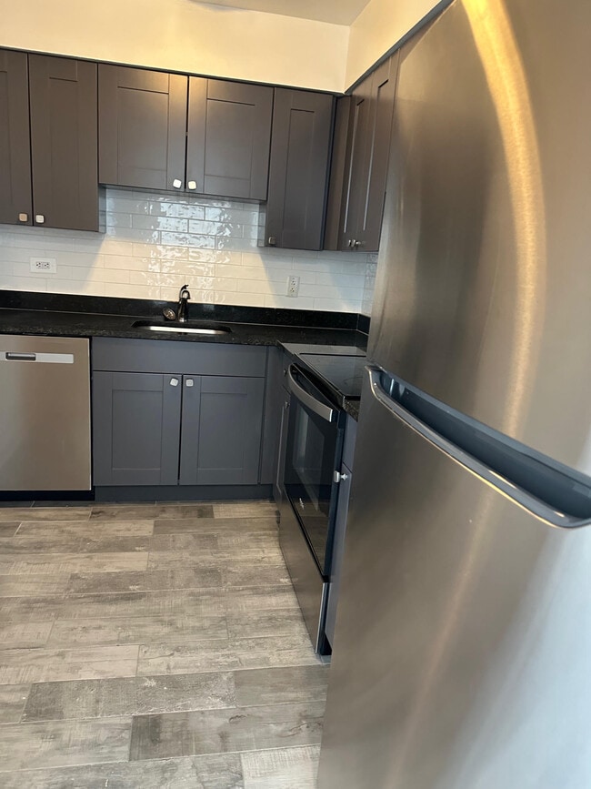 Photo - 3825 N Pine Grove Ave