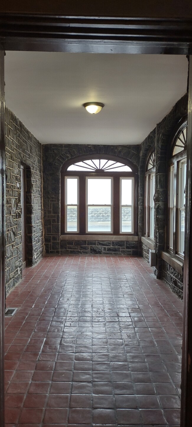 Building Photo - 326 N Front St Unit 1