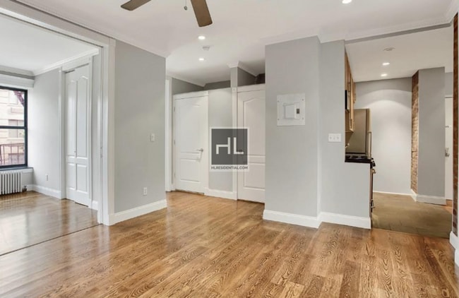 Photo - E 100TH ST. Unidad 2D