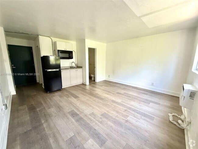 Building Photo - 143 SW 9th St Unit 303 Rental
