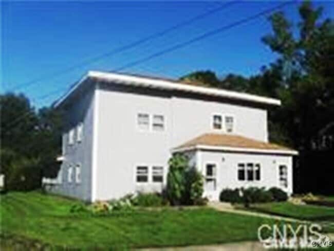 Building Photo - 170 Oswego St Rental