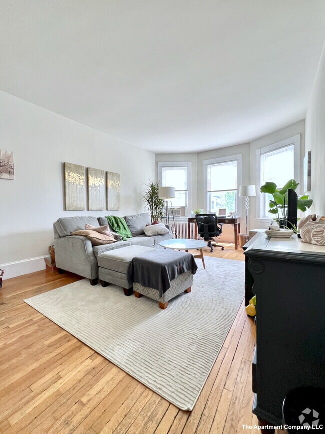 Building Photo - 74 Walnut St Unit 10 Rental