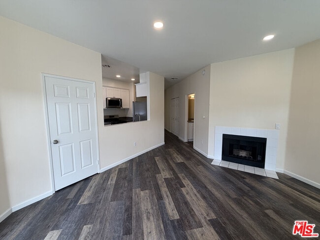 1127 Glenville Dr Unidad 2