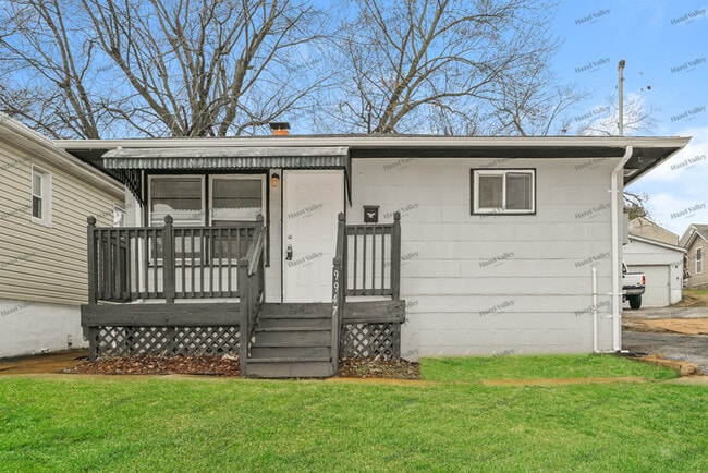 Building Photo - 9947 Lark Ave